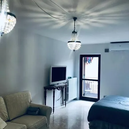 San Bernardino Monolocale Con Balcone アパート